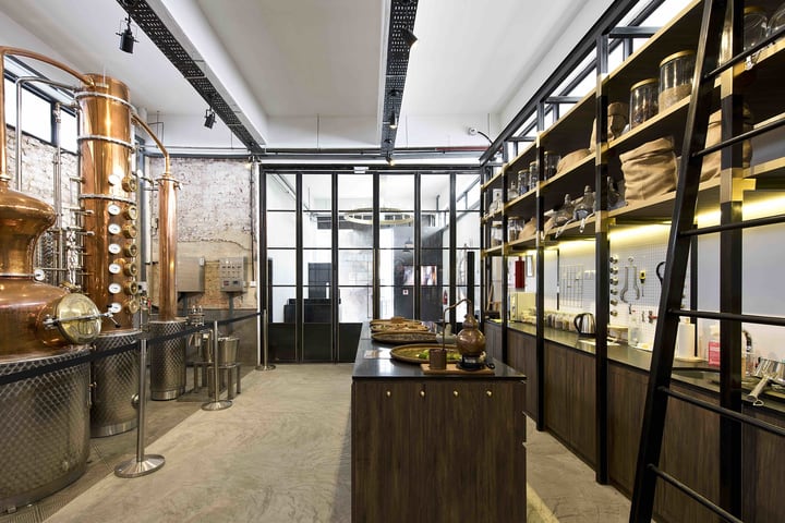 Brass Lion Gin Distillery Tour dan Singapore Sling Masterclass