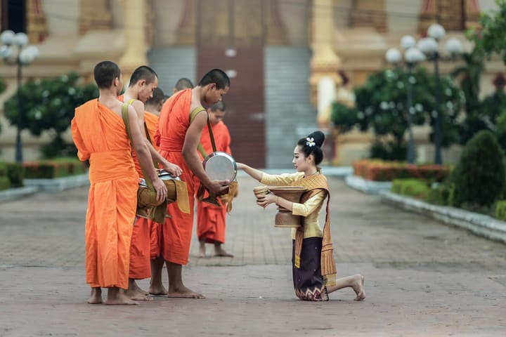 Alms Giving, Morning Market & Local Breakfast Experience