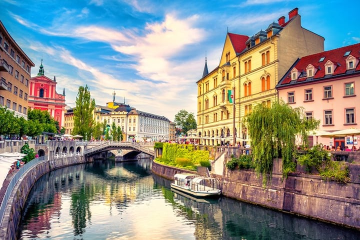 Zagreb: Ljubljana & Lake Bled Full-Day Small-Group Tour