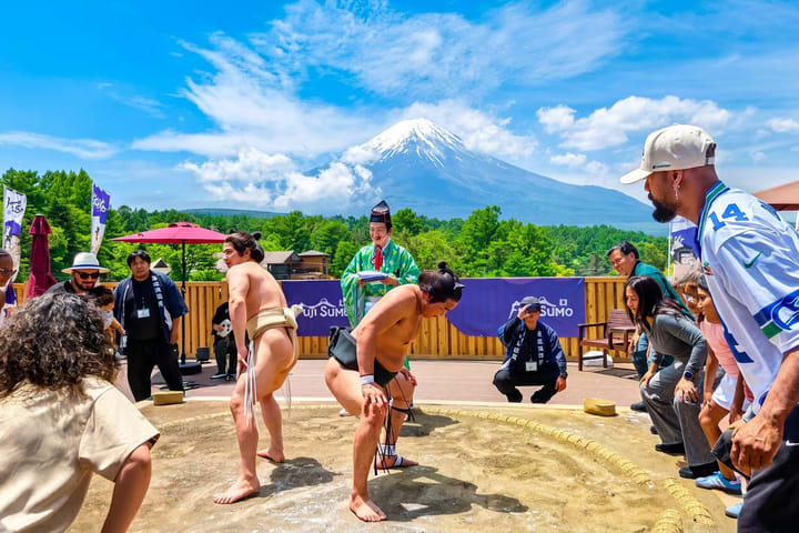 Tur Sehari Penuh ke Gunung Fuji untuk Berfoto & Pertunjukan Sumo Danau Yamanaka (Berangkat dari Tokyo/Layanan Bahasa Mandarin & Inggris)