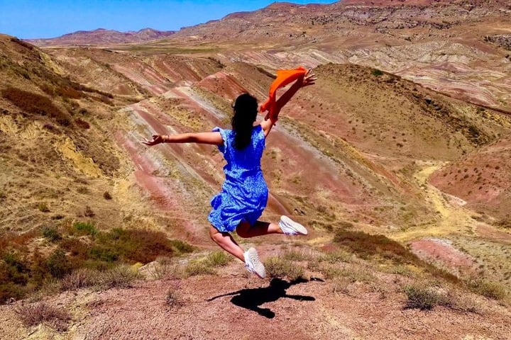 Day Trip ke Rainbow Mountains dan David Gareja