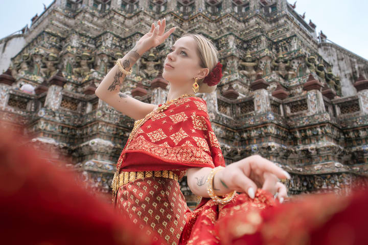 Wat Arun Photoshoot in Thai Costume: Bangkok, Thailand
