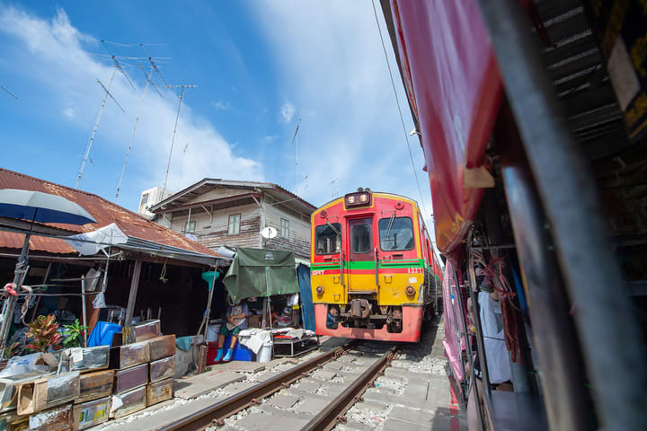 Floating Market & Wat Pak Nam (Big Buddha) Day Tour dari Bangkok