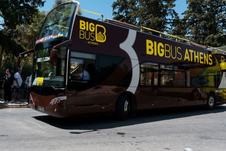 Tur wisata naik-turun Big Bus Athena