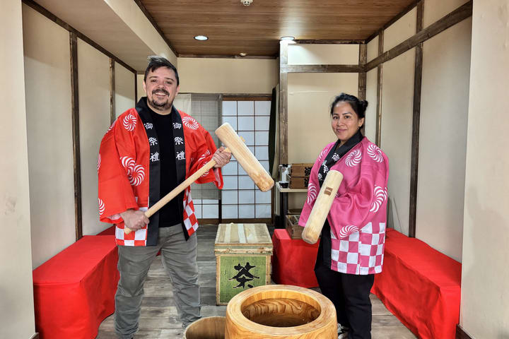 Traditional Mochi Pounding Experience with Tasting