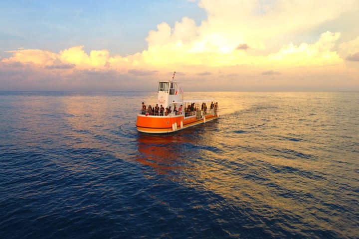 Pingtung: Xiaoliuqiu Explore Lamei Glass Bottom Boat Semi-Submarine Experience & Sunset Tour
