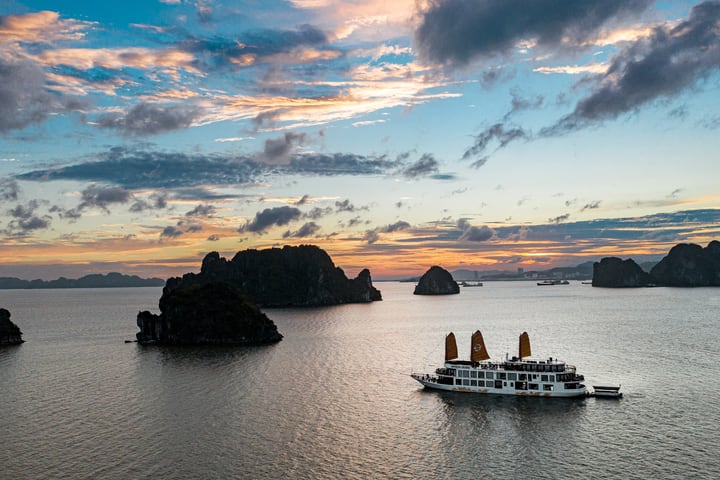 Emperor 2D1N Cruise: Ha Long Bay, Gua Me Cung, Gua Luon