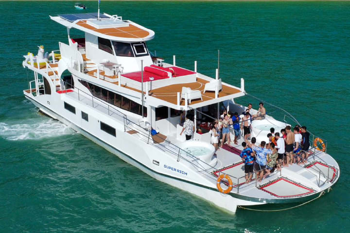 Signature/Explorer Sunset Party Cruise with Buffet Dinner
