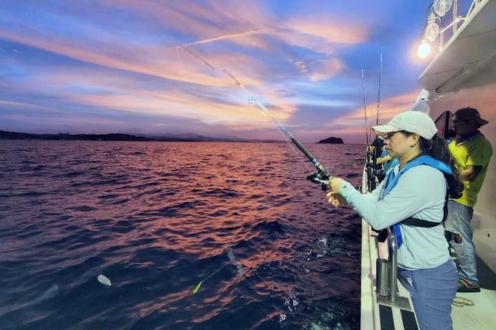Keelung: Pengalaman Memancing di Laut untuk Pemula & Prasmanan Sup Bihun Cumi (Eksklusif Mendapatkan Tas Insulasi Tahan Air)