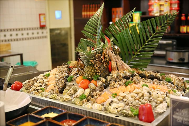 International Buffet di Sheraton Hanoi Hotel (Oven D'or Restaurant)