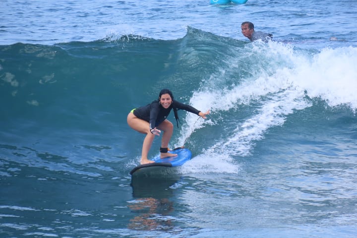 Kursus Surfing di Uluwatu Bali oleh Cakrawala Asia