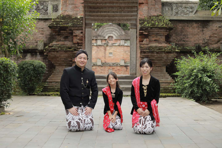 Yogyakarta Costume at Keraton & Kotagede with Multilingual Guide