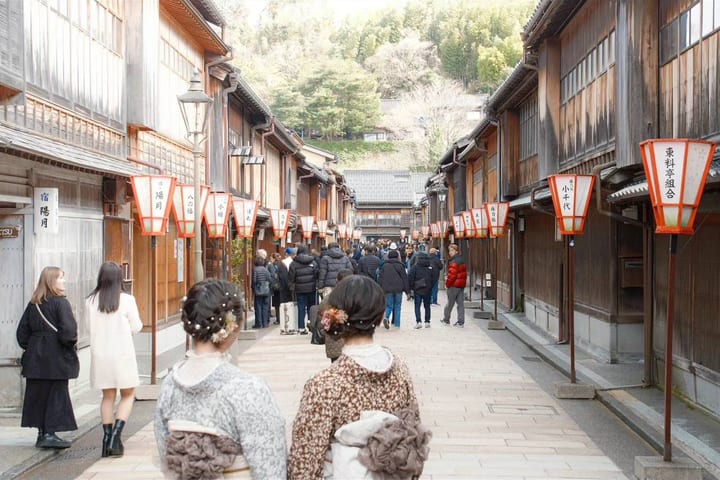 Tur 2 Hari Shirakawa-go Warisan Dunia & Kastil Kanazawa dari Nagoya