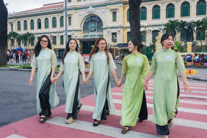 Tur Sepeda Motor Bersejarah HCMC | Pengendara Wanita Opsional