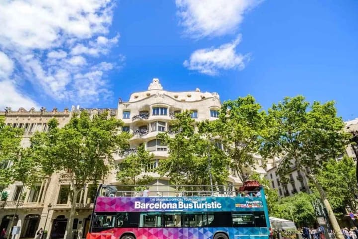 Barcelona: Hop-On Hop-Off Bus
