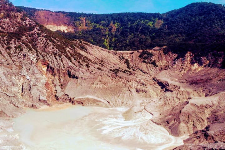 万隆出发复舟火山一日游