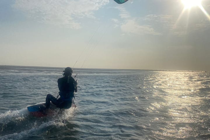Taichung: Daan Kite Surfing Experience