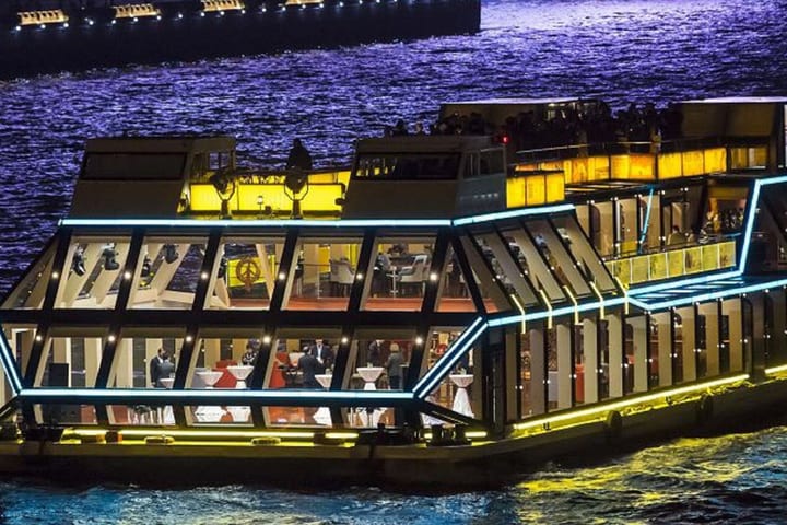 Wisata Malam Sungai Mutiara Guangzhou (Dermaga Tianzi)