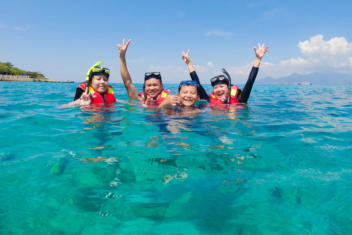 Fantastic Snorkeling Tour dengan Seafood BBQ, Mini Beach & Mun Island