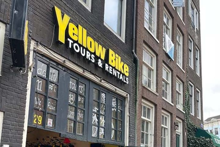 Bersepeda di Amsterdam