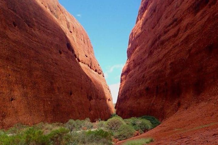 Walk between the Kata Tjuta Domes Tour
