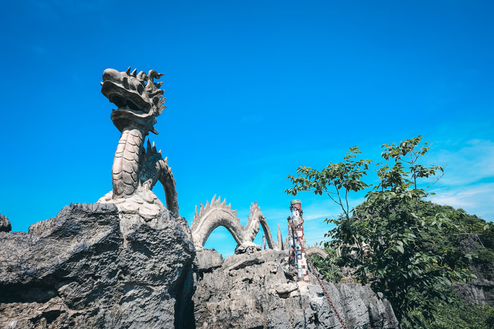 Jelajahi yang Terbaik dari Ninh Binh: Hoa Lu, Tam Coc, dan Gua Mua