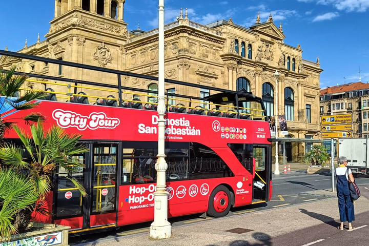 Bus wisata hop-on hop-off San Sebastian