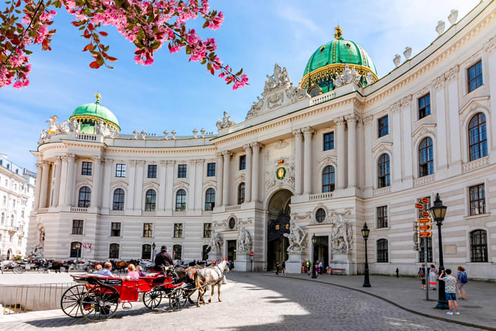 Tur Empress Sisi Museum dan Halaman Istana Hofburg di Vienna