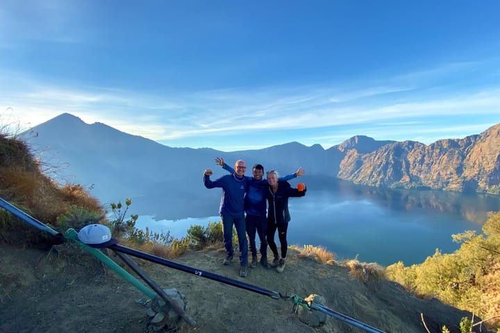 龙目岛林贾尼火山口边缘多日徒步之旅