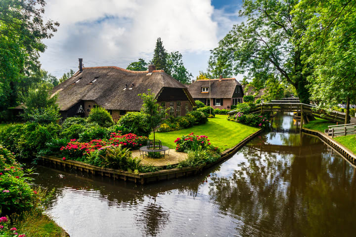 Giethoorn Day Trip with Canal Tour dari Amsterdam