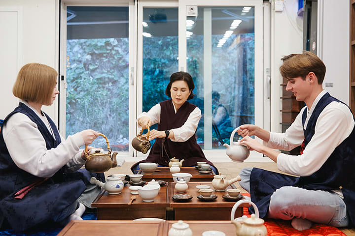 Upacara Minum Teh Tradisional Korea dan Membuat Kue Teh di Seoul