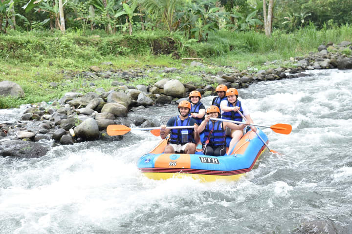 Arung Jeram Sungai Telaga Waja di Bali oleh BTR