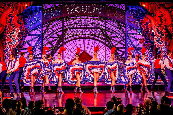 Eiffel Tower Dinner, Seine Cruise, dan Moulin Rouge Show Experience