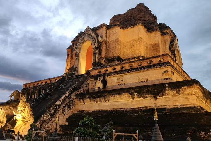 Chiang Mai Old City Twilight Walking Tour - 3 Jam