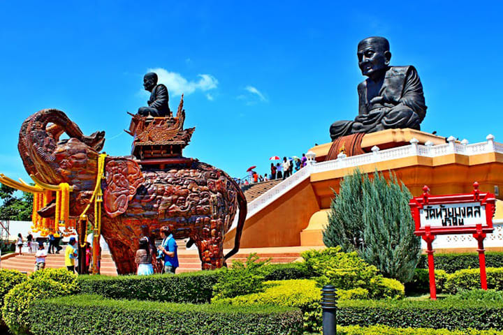 Tours of popular tourist attractions and Monsoon Valley Vineyards in Hua Hin