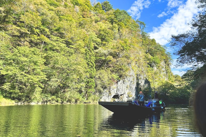Tur Pengalaman Perahu Sungai Geibikei Iwate & Kuil Chusonji Konjikido Sehari (Mulai dari Sendai)