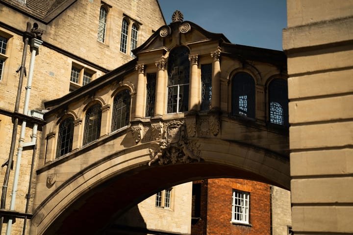 Half-Day Walking & Punting Tour Oxford University