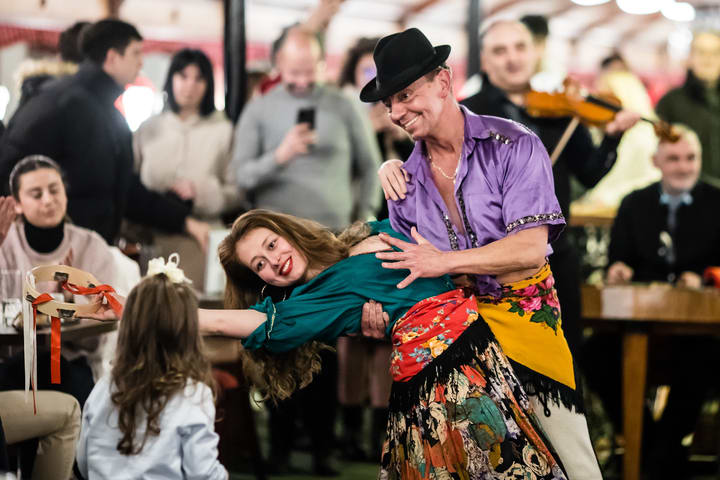 Budapest Evening Dinner Cruise with Folklore Show