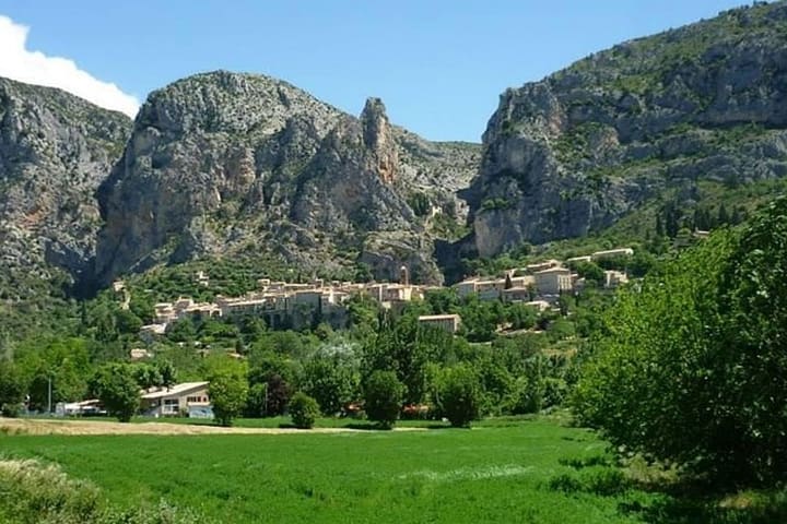 穆斯捷 - 圣玛丽（Moustiers-Sainte-Marie）& 韦尔东峡谷探索之旅（普罗旺斯地区艾克斯出发）