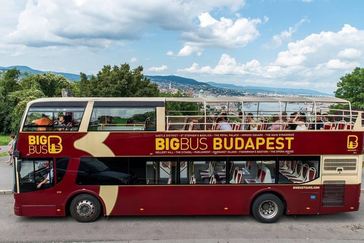 Budapest Hop-On Hop-Off Bus + Cruise + Walking Tour