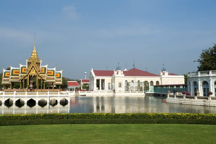 Ayutthaya Must-Visit Tour: Summer Palace, Floating Market & Temples