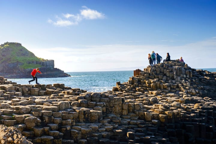 Giant's Causeway, Dunluce Castle & Dark Hedges Tour dari Belfast