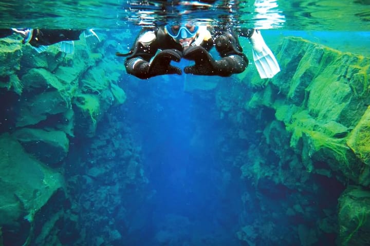 Snorkeling experience and underwater photos in Silfra