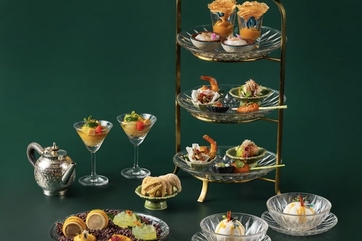 Erawan Tea Room di Grand Hyatt Erawan Bangkok (Pemenang MICHELIN Guide)