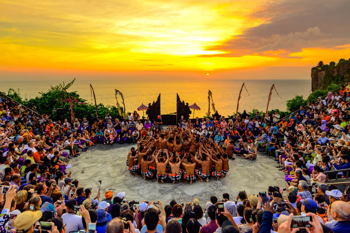 Garuda Wisnu Kencana, Tanah Barak & Uluwatu Sunset, Tari Kecak