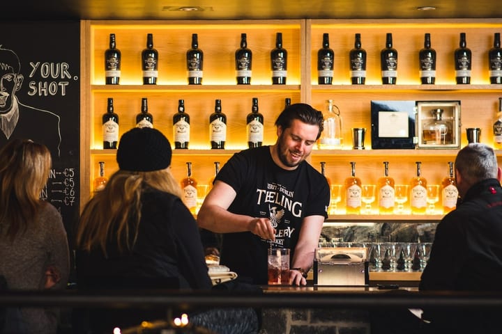 都柏林 Teeling Whiskey Distillery 酿酒厂品酒＆观光之旅
