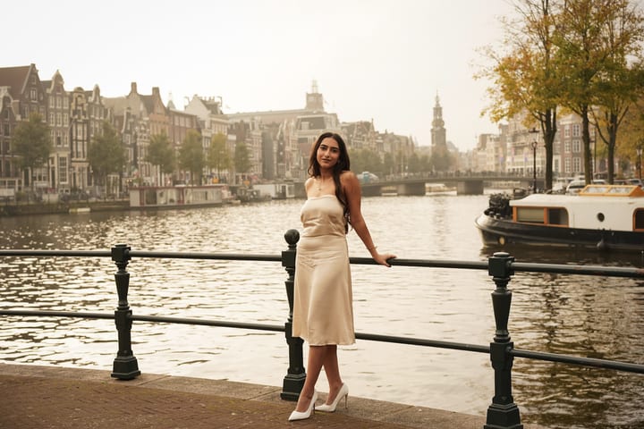 Amsterdam Canal, Tulip, Windmill Photoshoot | Permintaan Kustom