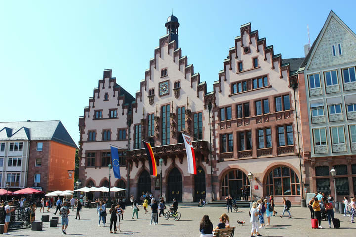 Discover Frankfurt's Best: Guided Walking Tour