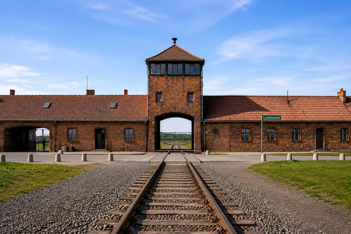 Auschwitz-Birkenau Day Tour dari Krakow dengan Penjemputan Hotel