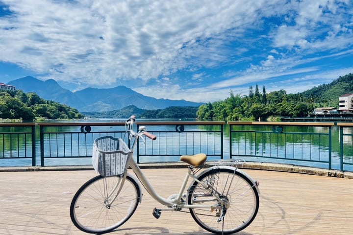 Sun Moon Lake Small Two Bike Rental & Boat Ride One-Day Experience